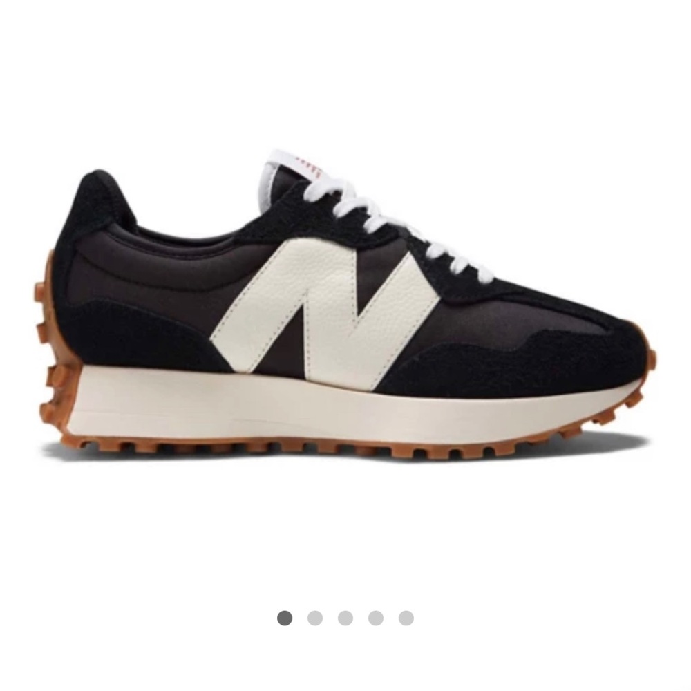 New balance 327 tennis shoes size 7